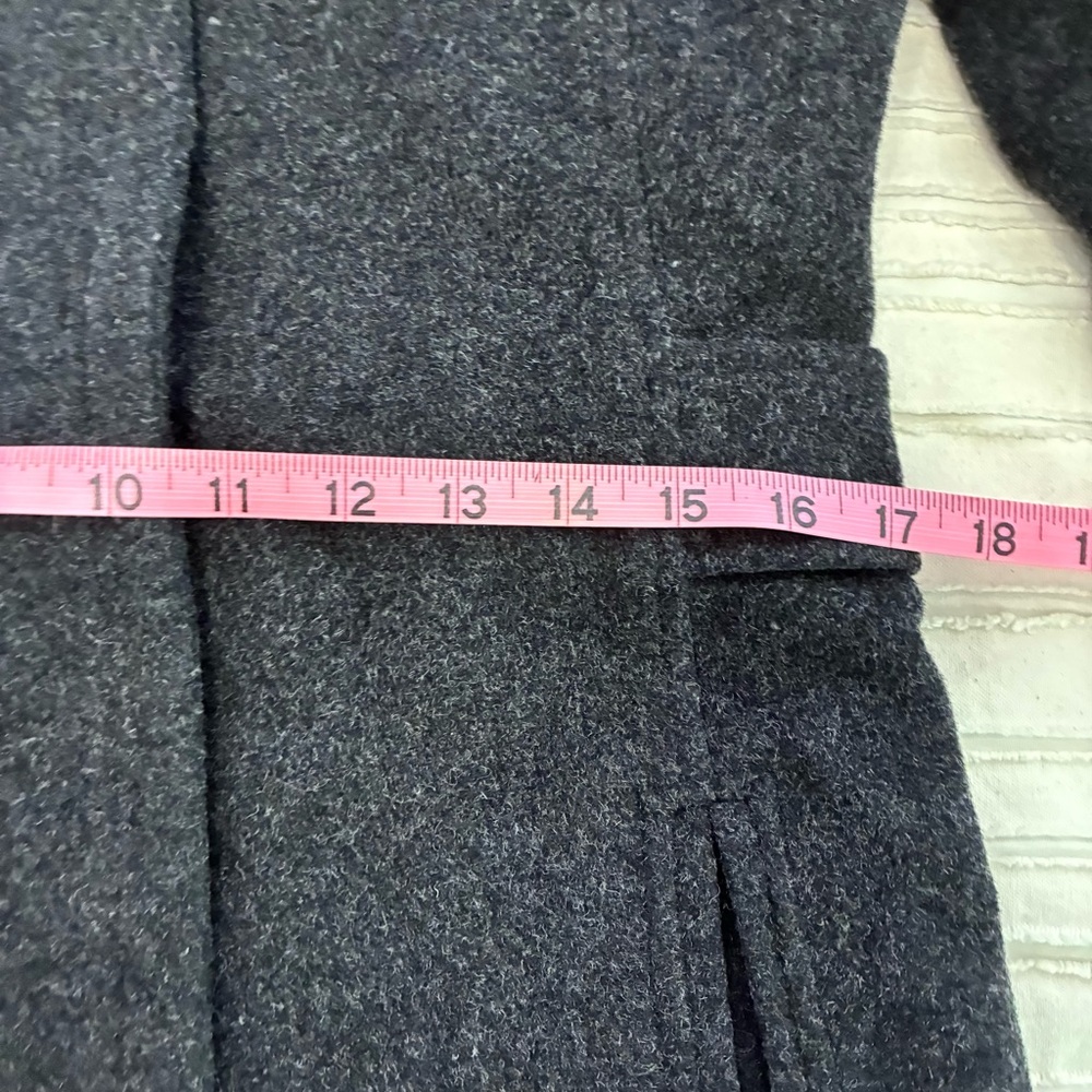 Jones New York Charcoal wool & cashmere Coat. Size small. Gorgeous fabric! - Picture 11 of 16
